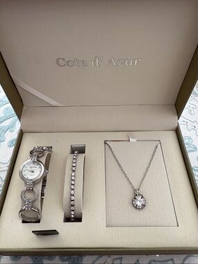Cote d'Azur Green Gift Box watch , Bracelet , necklace Vintage never used